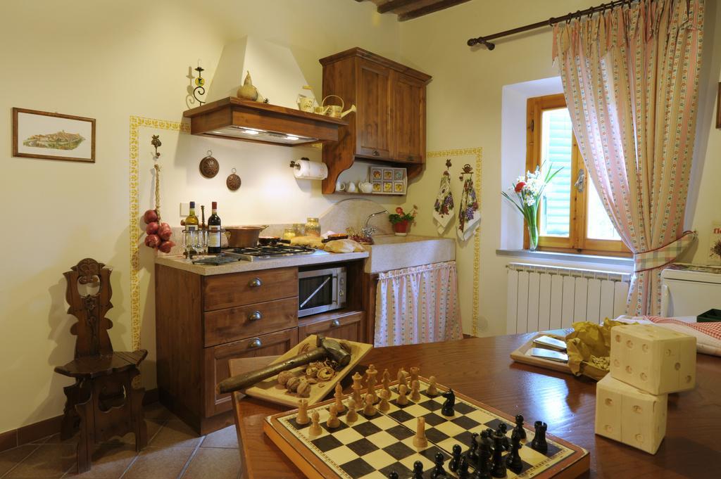 Agriturismo Podere Poggio Ai Cieli サン・ジミニャーノ 部屋 写真